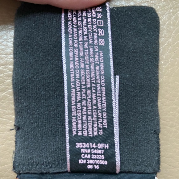 Victoria Secret Bombshell multi-way/multioptions Bra. 34DD add 2 size - Picture 7 of 14